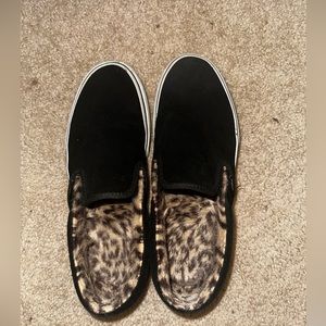 Women’s black leopard fur inside platform vans